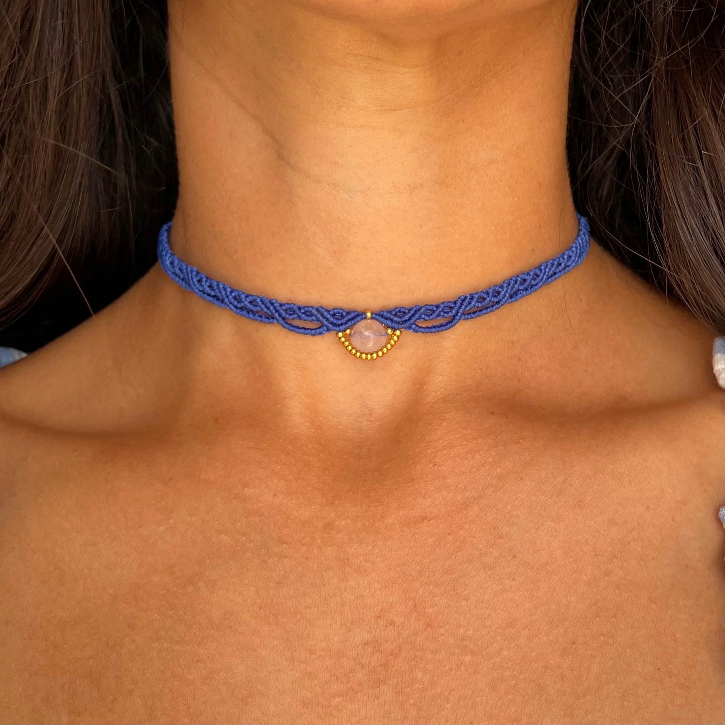Collana blu con pietra di Quarzo rosa