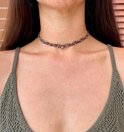 Choker marrone con pietra Mookaite