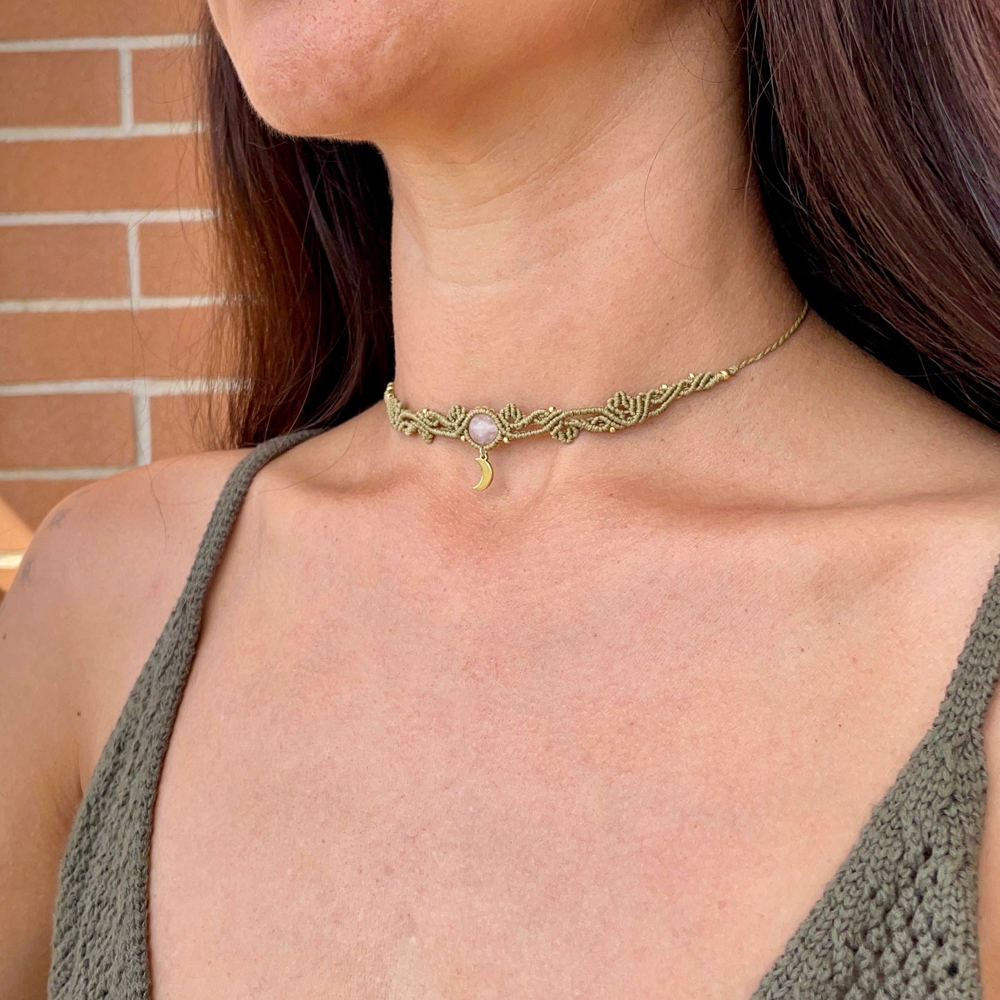 Collana verde oliva con pietra di 'Quarzo Rosa'